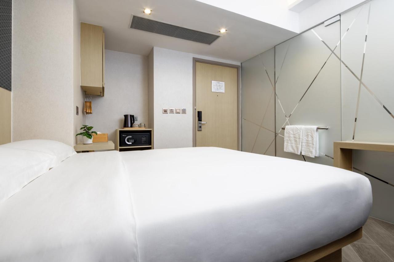 Starphire Hotel Hong Kong Exterior photo